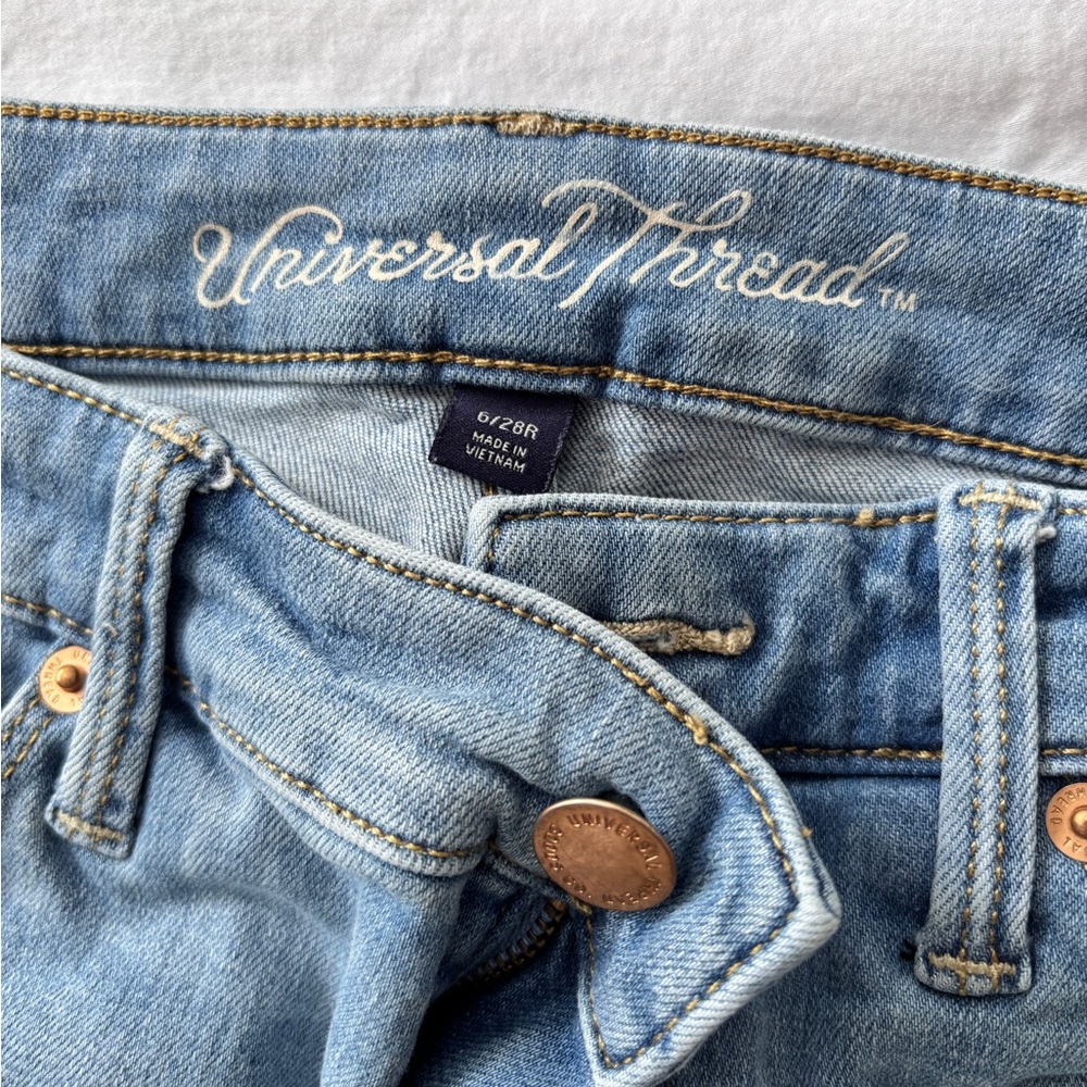 Universal Thread Light Wash Jeans